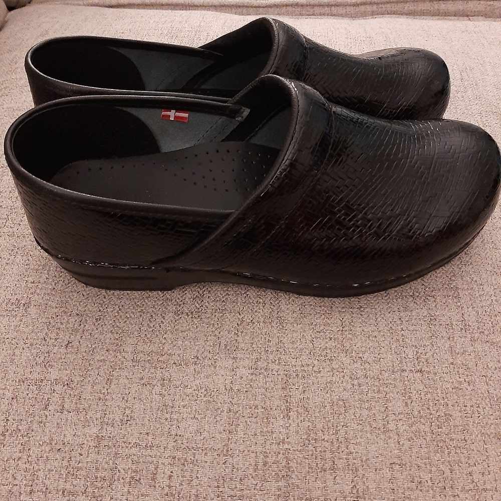 SANITAS LADIES SHOES THE ORIGINAL DANISH CLOGS.SZ::42 BLACK.NEW WITHOUT TAG....
